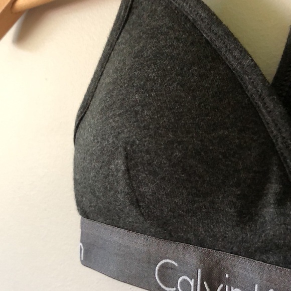 Calvin Klein padded dark grey triangle bralette/sports bra racer back - Picture 4 of 8